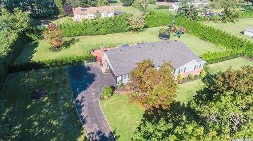 30 Louis Dr, Huntington Station NY  11747-1911 exterior