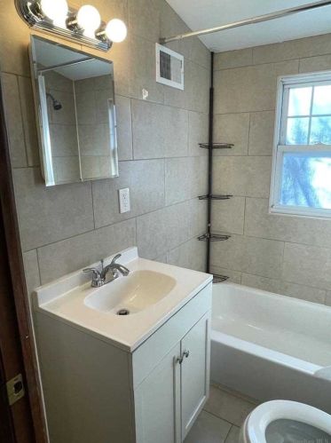 146 Colonial Ave, Williston Park NY  11596-1527 exterior