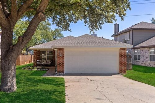 2093 Camelot Dr, Lewisville, TX 75067-7428