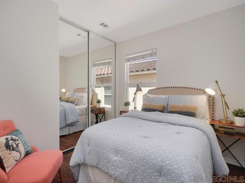 4729 Pescadero Ave, San Diego CA 92107-3541 exterior