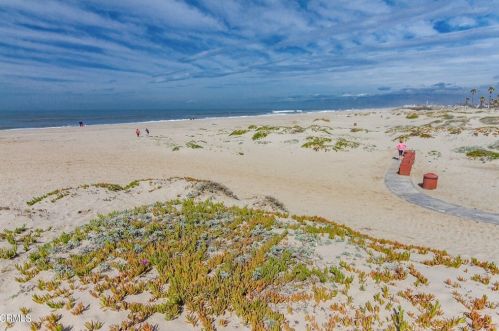 1913 Majorca Dr, Oxnard CA 93035-3648 exterior