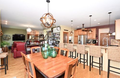 715 Apple Orchard Dr, Waterford WI  53185-2895 exterior