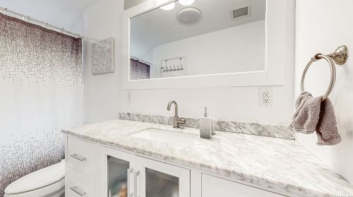 947 Montauk Ave, Islip Terrace NY  11752-1206 exterior