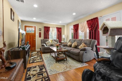 387 Ventura Ave, Oak View, CA 93022-9767