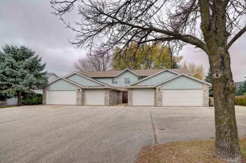 814 Thompson Dr, Madison, WI 53704-7857