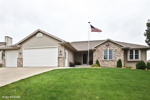 734 Bodewadomi Cir, Kewaskum, WI 53040-9360
