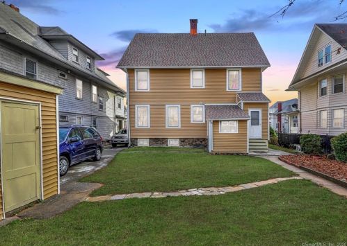 76 Savoy St, Bridgeport, CT 06606-4157