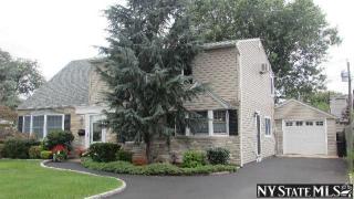 34 Wood Ln, Plainedge, NY 11756-4433