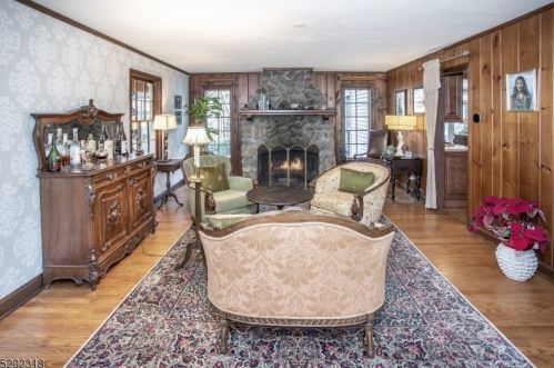 42 King George Rd, Warren NJ  07059-7045 exterior