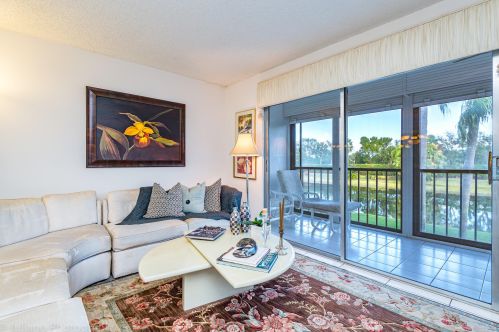 7321 Amberly Ln, Delray Beach, FL 33446-2950