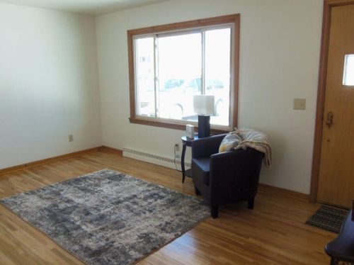 20 Oregon Ave, Morris, MN 56267-1512