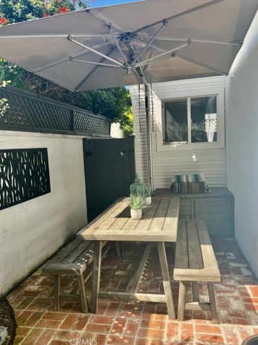 112 Yorktown, Newport Beach CA  92660-6144 exterior