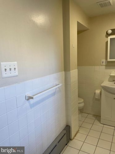 228 Camac St, Philadelphia PA  19107-5611 exterior