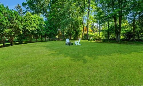 253 Oak Ridge Dr, Middletown CT  06457-1919 exterior