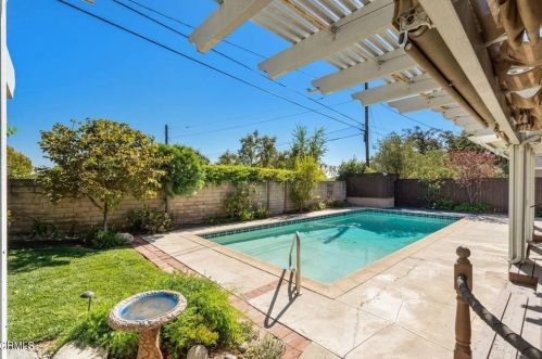 4810 Daleridge Rd, La Canada CA  91011-3725 exterior