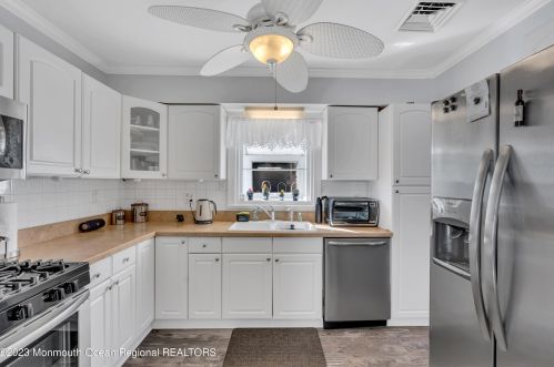 85 5th Ave, Wall Township NJ  08750-2013 exterior