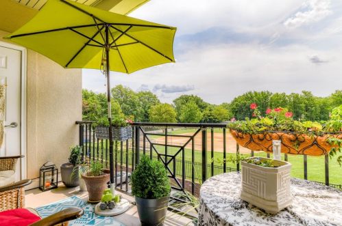 307 Regency Pl, Woodbridge NJ  07095-1032 exterior