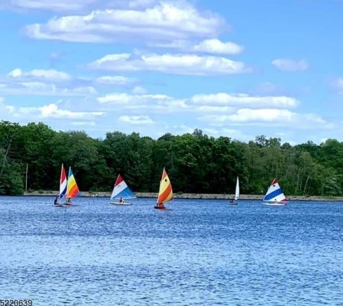 21 Lagoon Trl, Kinnelon NJ  07405-3310 exterior