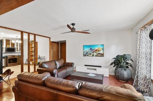 404 Blackson Ave, Austin TX  78752-2613 exterior