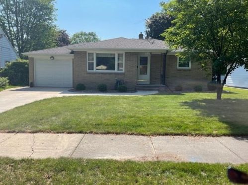 811 Colonial Ave, Green Bay, WI 54304-2476