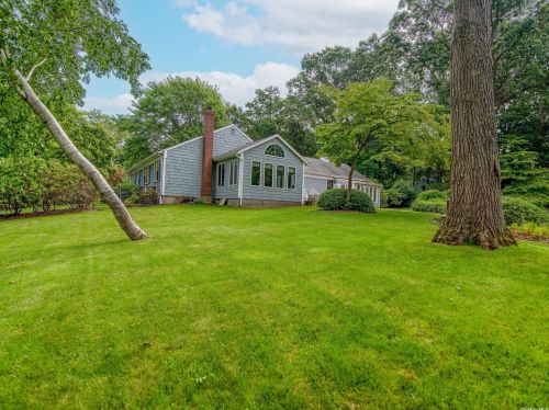 22 Little Harbor Rd, Mount Sinai NY  11766-1208 exterior