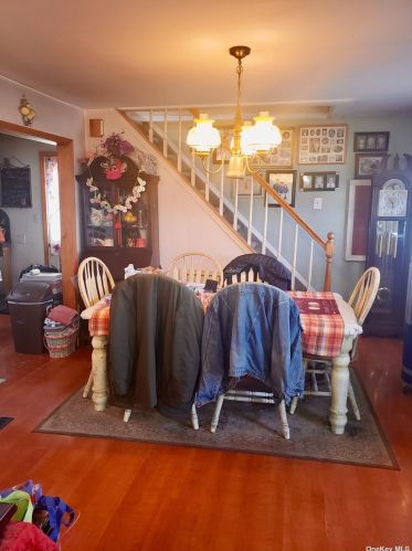14 Academy Ln, Oakdale, NY 11769-1828