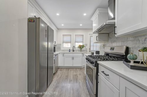 226 Davis Ave, Lacey NJ  08731-3519 exterior