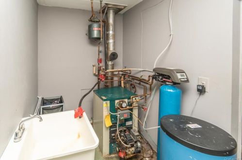 3 Capital Dr, Washingtonville NY  10992-1384 exterior