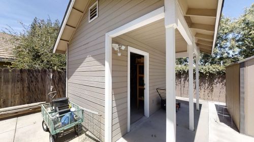3960 Michelle Lynn Ct, Turlock CA  95382-8518 exterior
