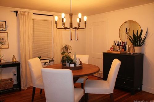 31 Flyers Dr, Norwich, CT 06360-1814