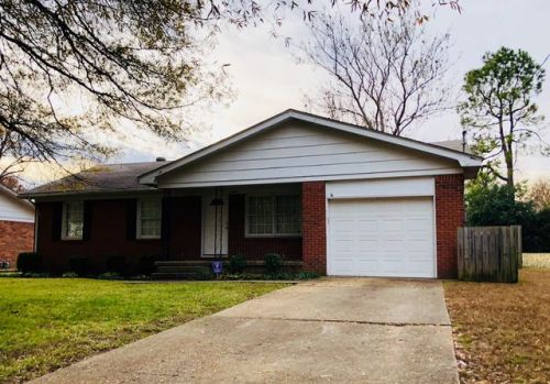 1605 Garland Dr, Jonesboro, AR 72401-5185