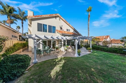 1697 Olympus Loop Dr, Vista, CA 92081-5445