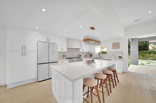 10071 Cliff Dr, Huntington Beach CA  92646-6604 exterior