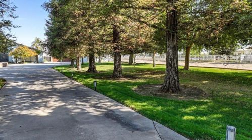 1812 Golf Rd, Turlock CA  95380-9746 exterior