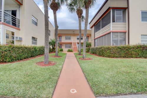 814 Normandy Q, Delray Beach FL  33484-7932 exterior