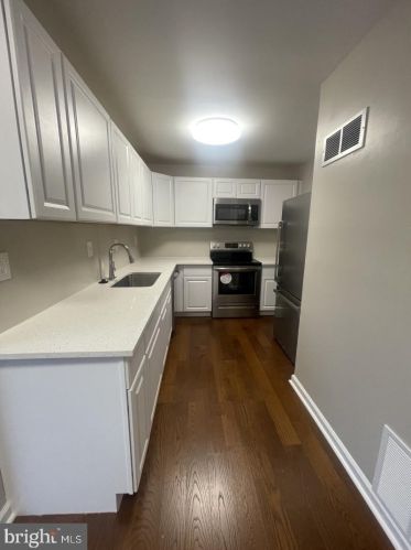 606 Denton Cir, Fredericksburg VA  22401-2704 exterior