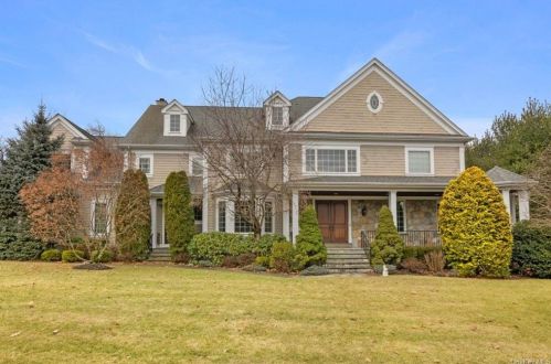 44 Forest Lake Dr, White Plains, NY 10604-1132