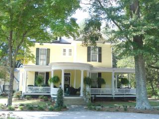 331 Main St, Warrenton, NC 27589-1825