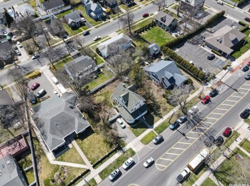 335 Wellwood Ave, North Lindenhurst NY  11757-3341 exterior