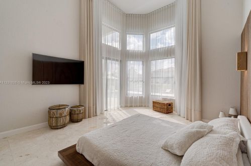 3586 143rd Ave, Hollywood FL  33027-4704 exterior