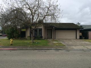825 Lazarine Ct, Turlock CA  exterior