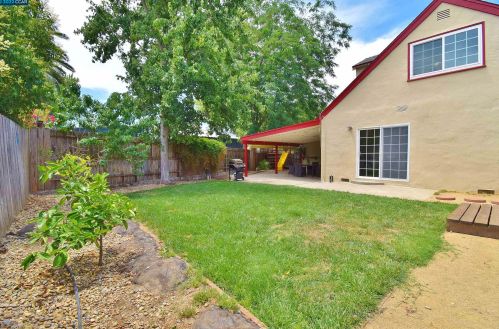 4066 Kensington Dr, Concord CA  94521-3333 exterior