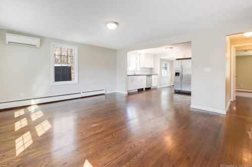 124 Park Dr, Kensington CT  06037-3815 exterior