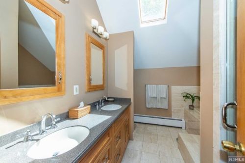 902 Briarwoods Rd, Franklin Lakes NJ  07417-1106 exterior