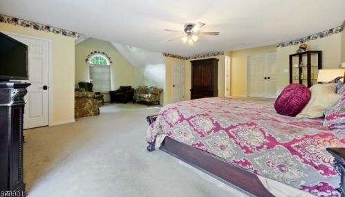 12 Stacey Ct, Sparta NJ  07871-1000 exterior