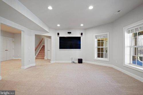 16143 Jordan Crest Ct, Haymarket VA  20169-4943 exterior