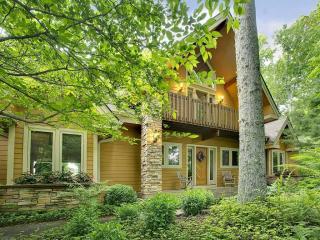 528 Hagen Dr, Hendersonville, NC 28739-8940
