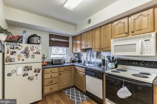 17 Yorktown Ct, Blue Bell PA 19422-2521 exterior