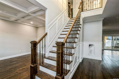 57 Bobwhite Ln, Hicksville NY  11801-4520 exterior