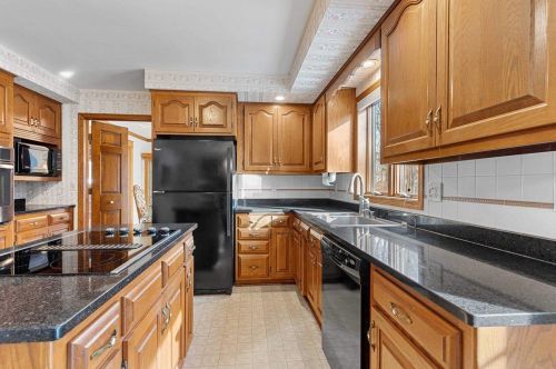 225 Traders Point Ln, Green Bay WI  54302-5236 exterior